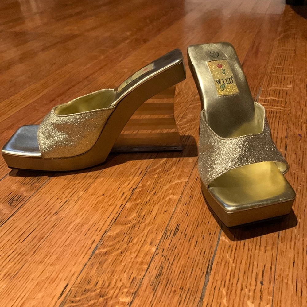 Vintage Wild Rose Funky Y2K Shoes with Acrylic Heel